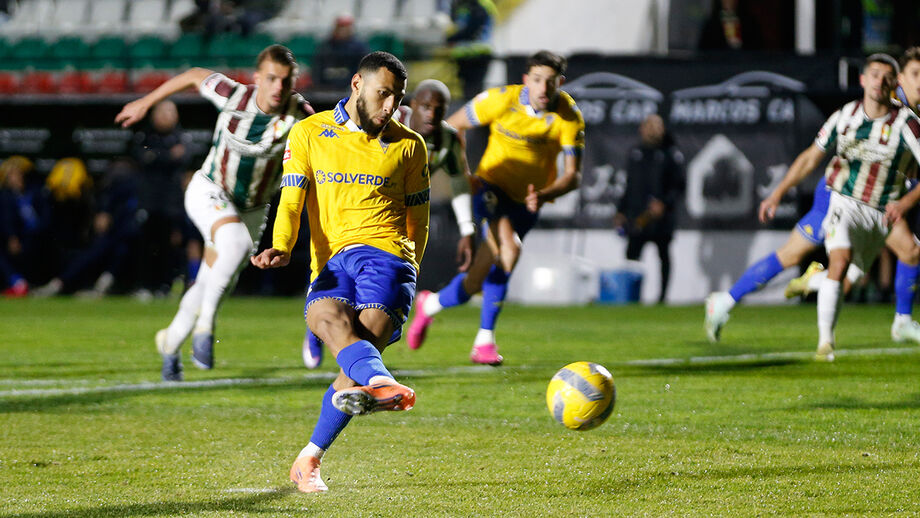 Begraoui, jogador da semana na Liga Record, marca um hat trick