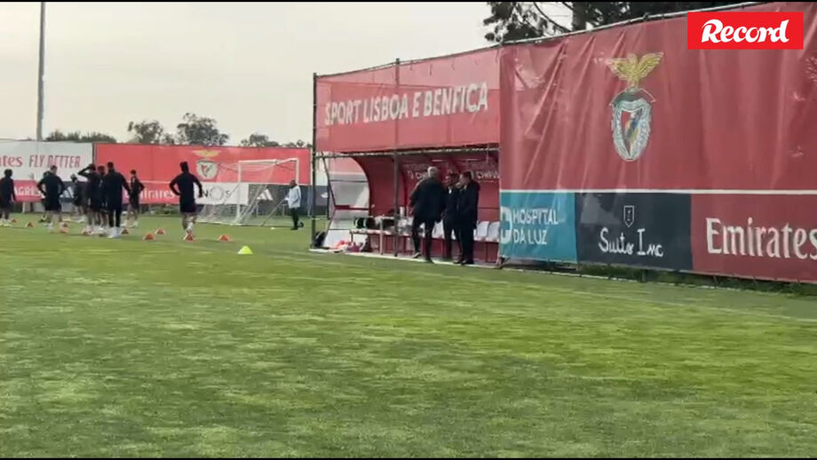 Diretor-geral para o futebol dos encarnados está a tratar do dossiê da transferência do jogador