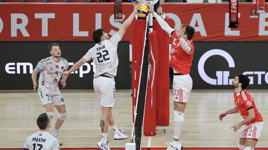 Benfica vence Altekma por 3-2 na Taça Challenge de voleibol