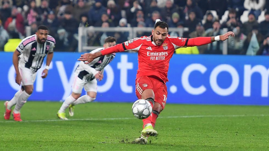 Pavlidis falha penálti frente à Juventus na Liga dos Campeões