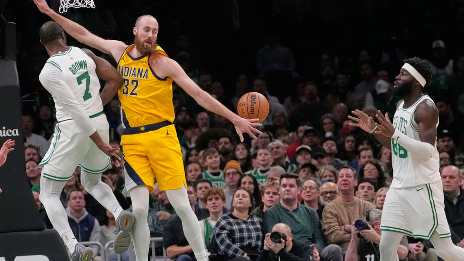 Neemias Queta em ação frente aos Indiana Pacers