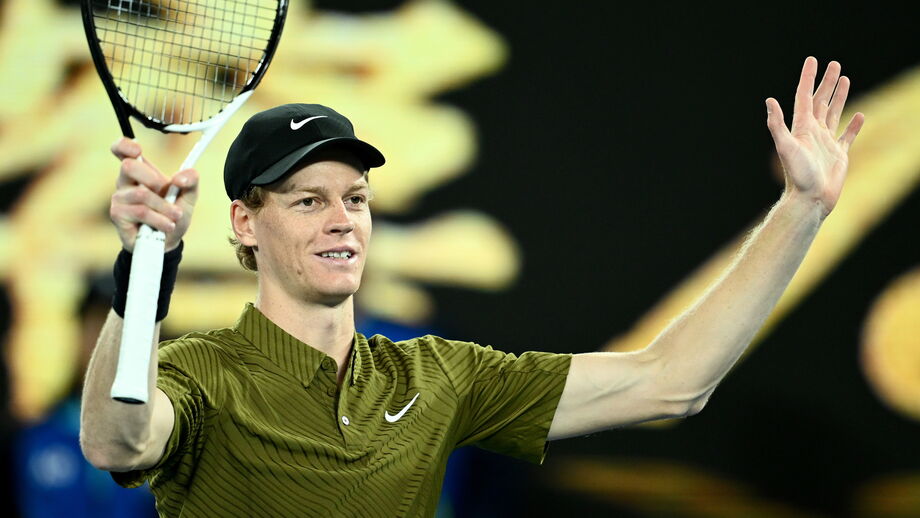Jannik Sinner celebra apuramento para a 3.ª ronda do Open da Austrália