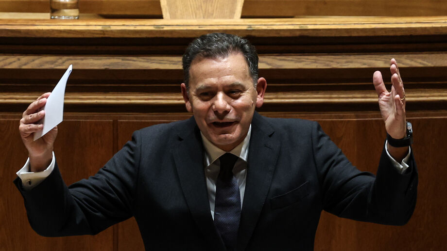 Montenegro no Parlamento após pedidos sobre as presidenciais.
