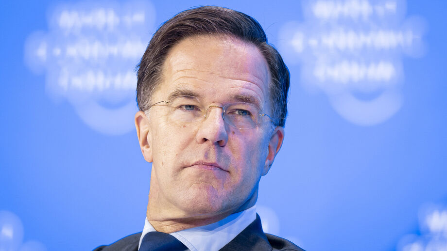 Mark Rutte destaca-se em reflexões sobre 2025, marcando o tempo com palavras