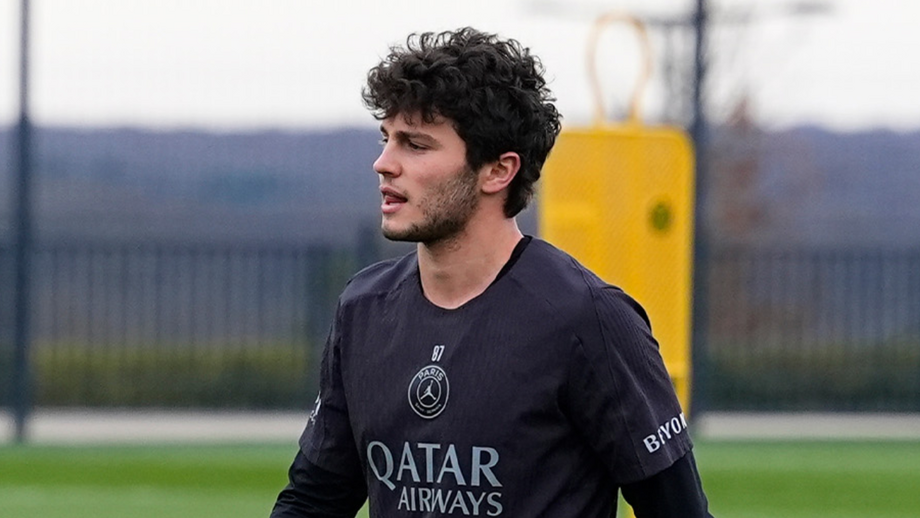 João Neves no treino do PSG