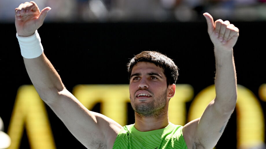 Carlos Alcaraz festeja triunfo frente a Corentin Moutet 