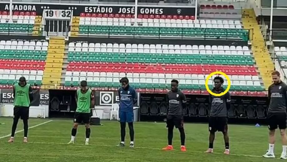 Eddy Doué durante treino do E. Amadora na Reboleira