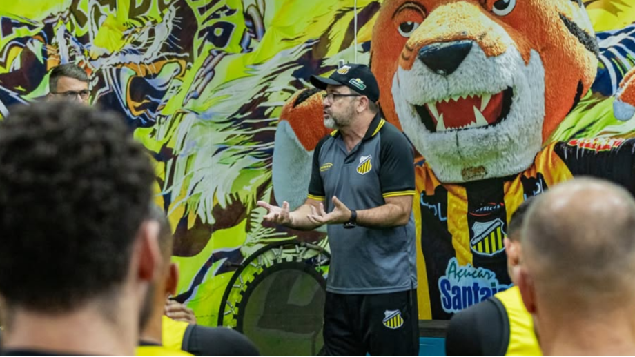 Enderson Moreira, treinador do Novorizontino