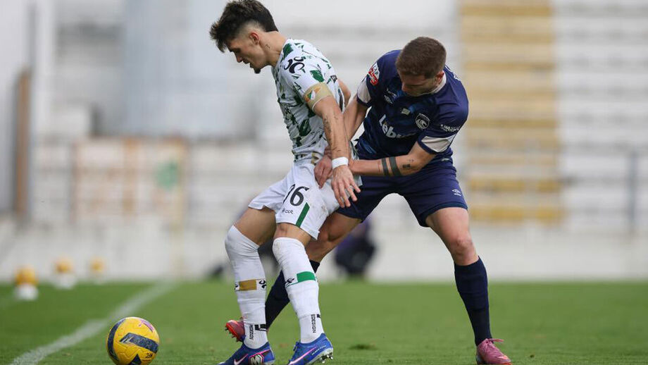 Dinis Pinto (Moreirense) e Serginho (Santa Clara)