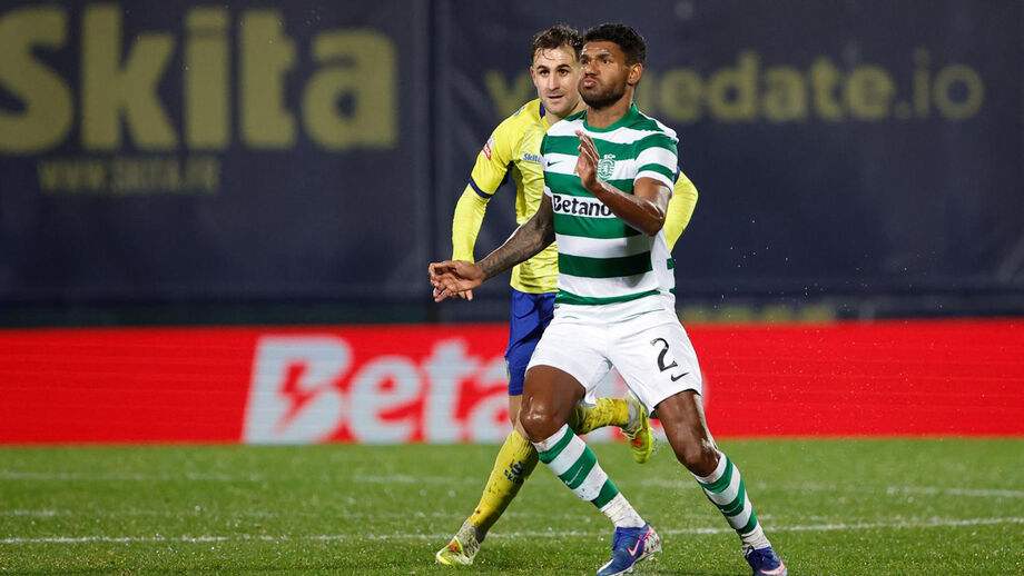 Matheus Reis em ação durante o Arouca-Sporting