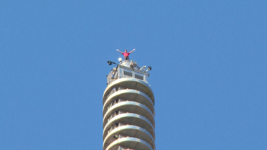 Feito, que terá demorado 1 hora e 35 minutos, aconteceu no Taipei 101, edifício mais alto de Taiwan e um dos maiores do mundo