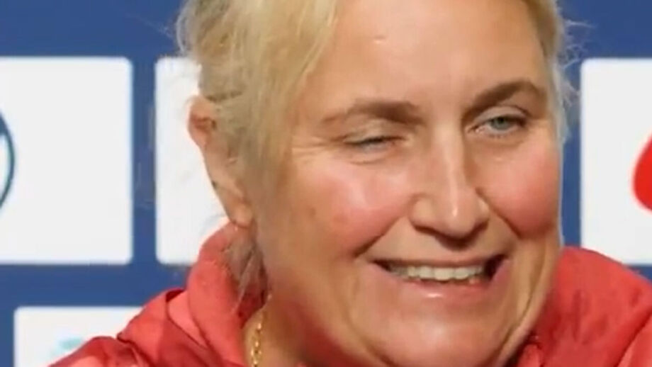 Assessor teve de... intervir 