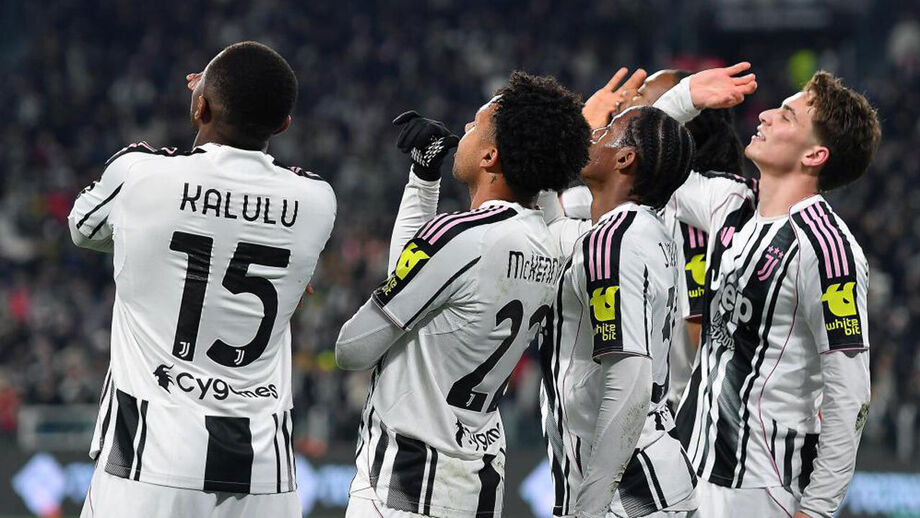 Jogadores da Juventus a celebrar 