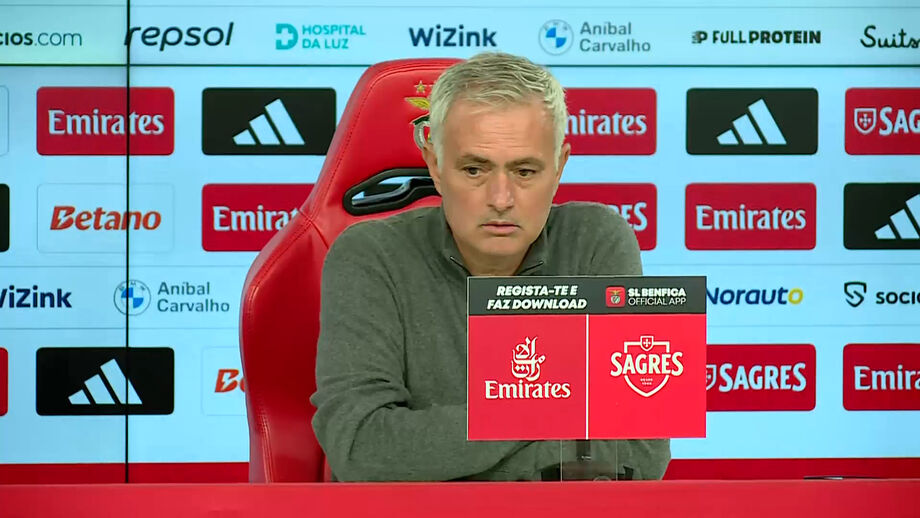 Treinador do Benfica analisa estreia do avançado e também de Daniel Banjaqui