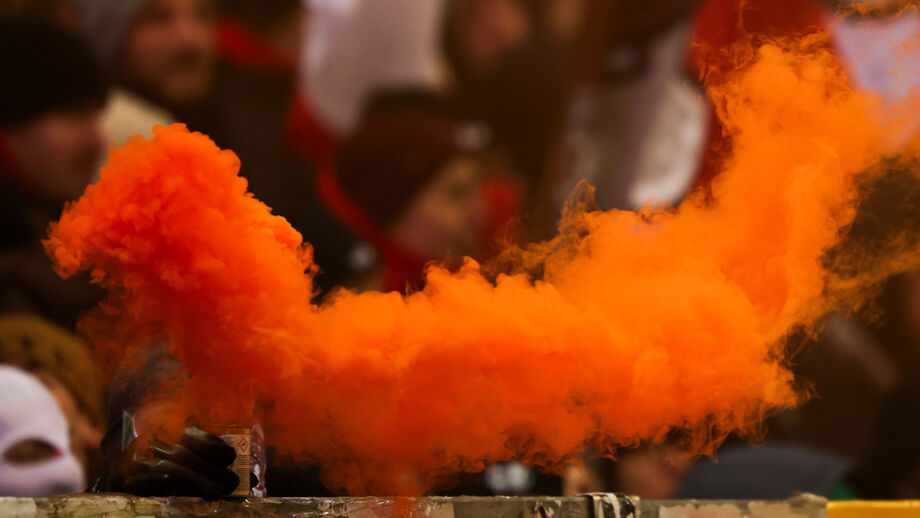 Confrontos entre ultras sérvios e croatas terminam com pelo menos 18 feridos e quase 100 detidos