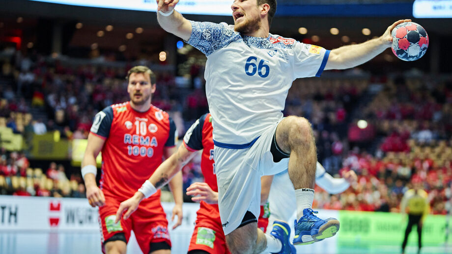 João Gomes durante encontro de Portugal frente à Noruega no Europeu de Andebol
