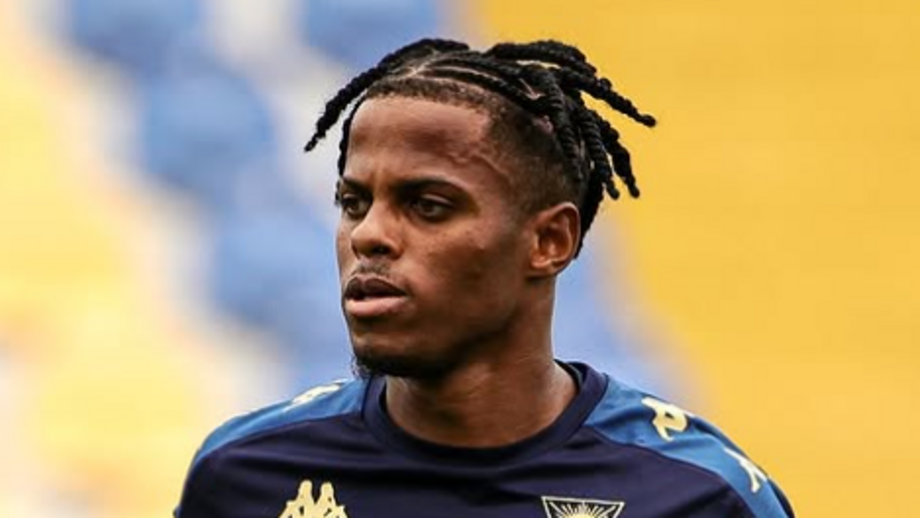 Fabrício, jogador do Estoril, chega por empréstimo