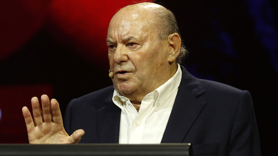 António Simões recorda jogos com o Real Madrid