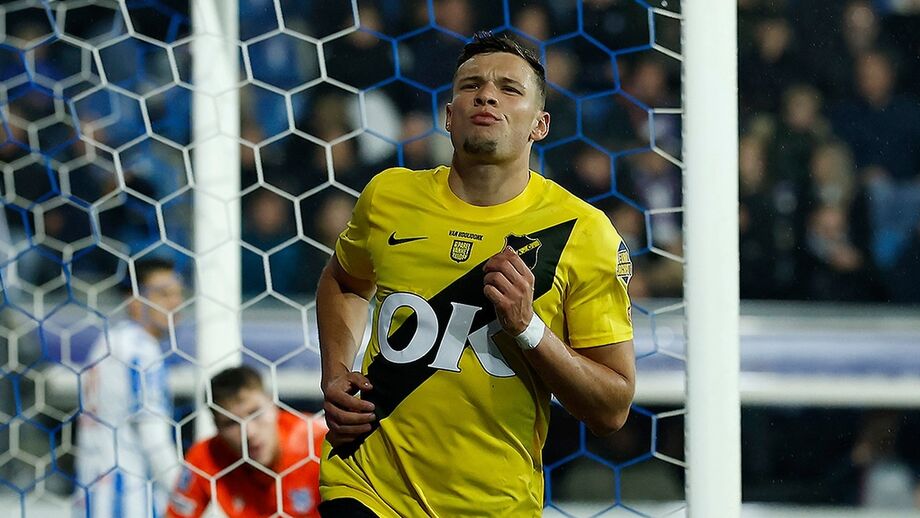 Sydney van Hooijdonk ao serviço do NAC Breda