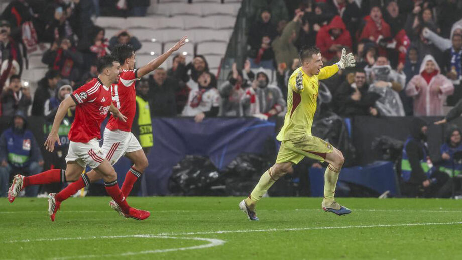 Trubin festeja com os jogadores do Benfica frente ao Real Madrid