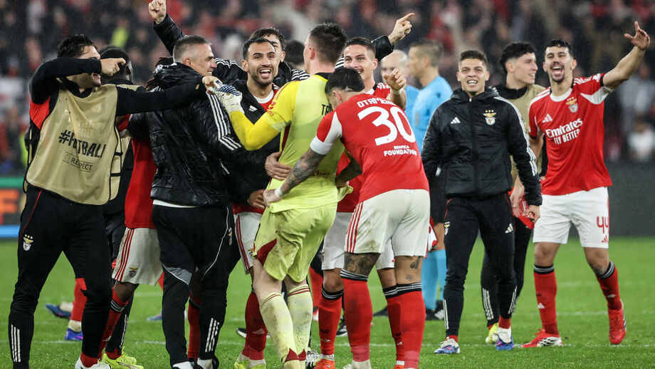 Jogadores do Benfica comemoram golo de Trubin