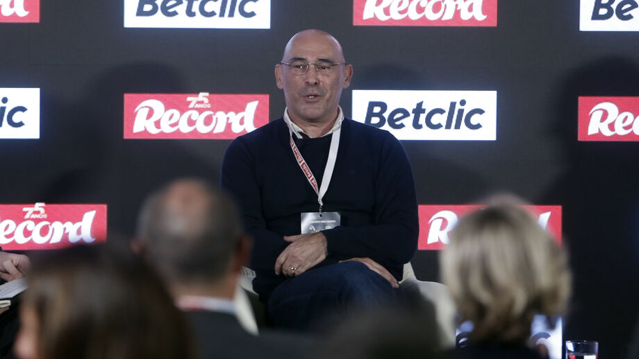 Luís Sénica homenageado em Espanha com Insígnias de Ouro