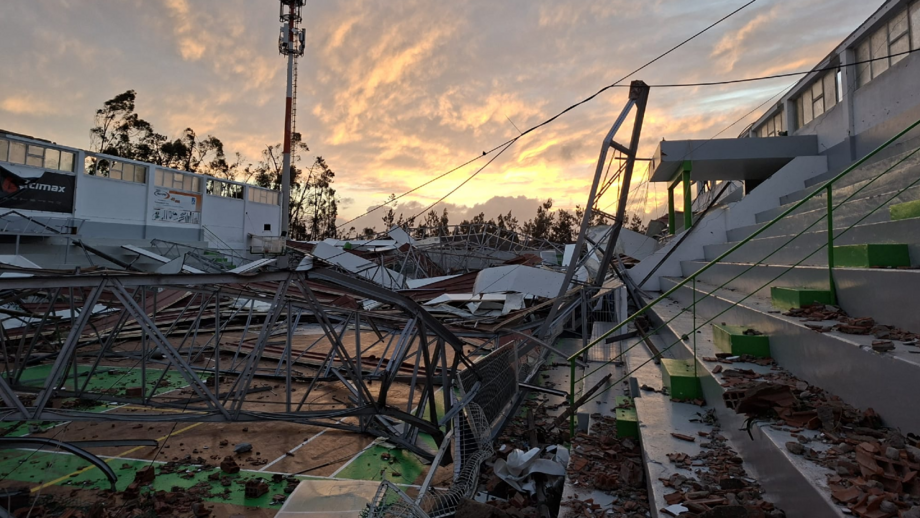 Pavilhão da Embra destruído
