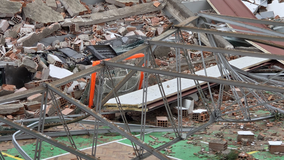 Pavilhão desabado na Marinha Grande no dia do 87º aniversário