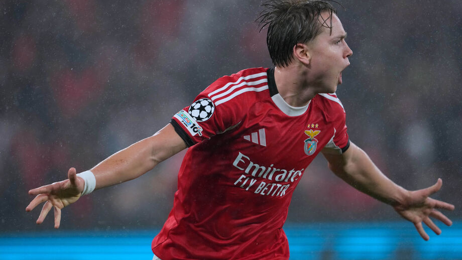 Schjelderup a festejar golo marcado ao Real Madrid