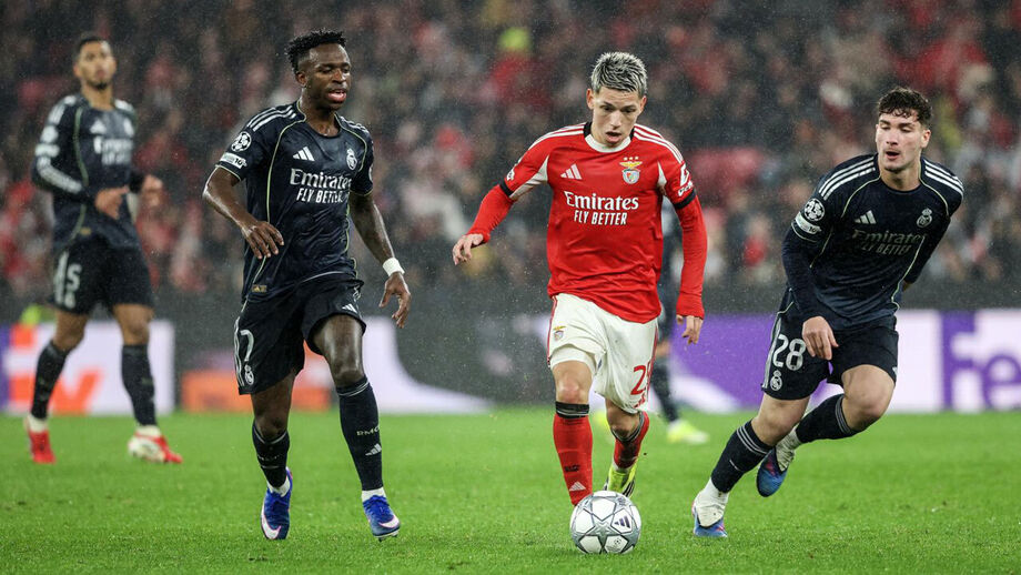 Jogadores em ação durante o Benfica-Real Madrid 