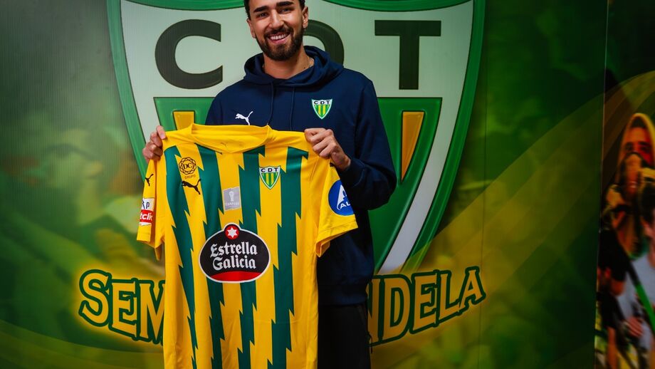 João Silva reforça a defesa do Tondela