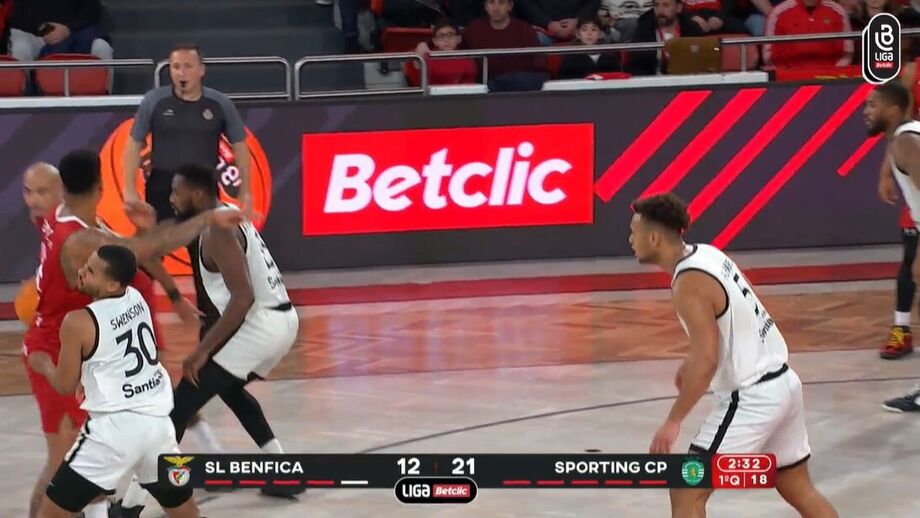 O momento em que Betinho acerta em Swenson