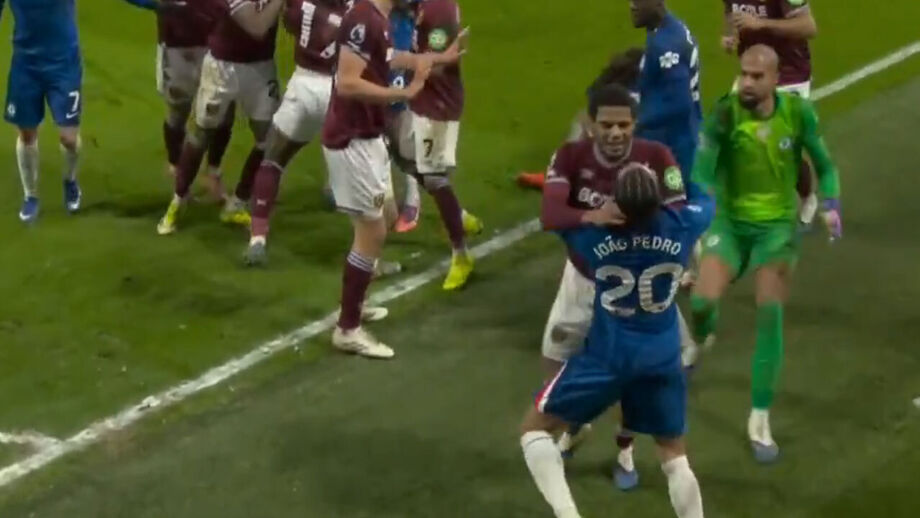 Todibo expulso após apertar pescoço a jogador do Chelsea 