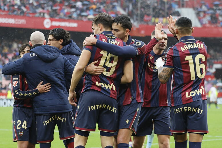 Levante vence Sevilha na estreia de Luís Castro como treinador