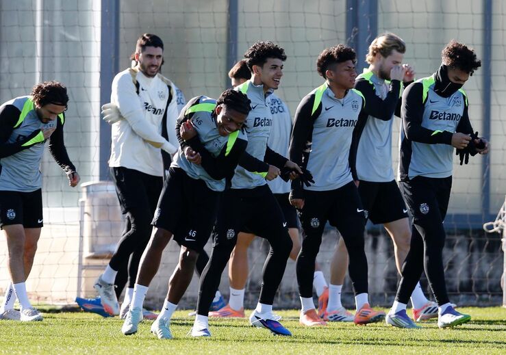 Luís Guilherme integra treino do Sporting para a Allianz Cup