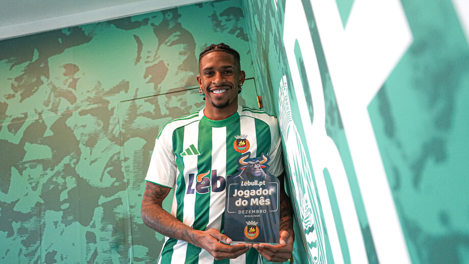 André Luíz com o prémio de jogador do mês