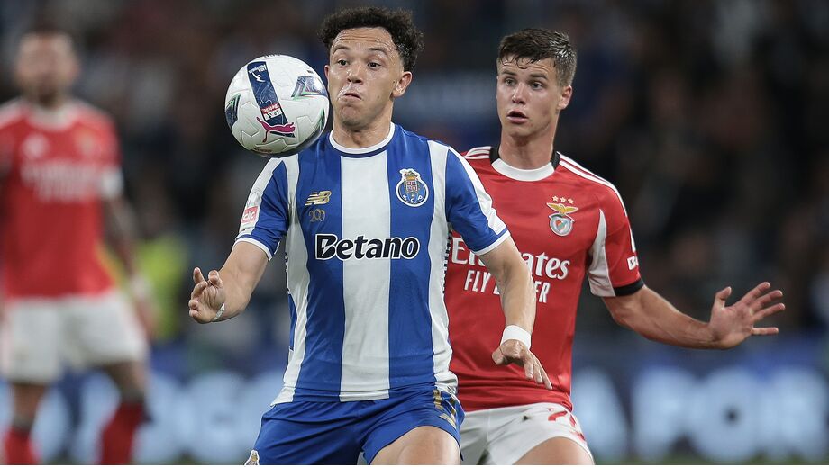 Pepê em ação com Dahl no clássico FC Porto-Benfica