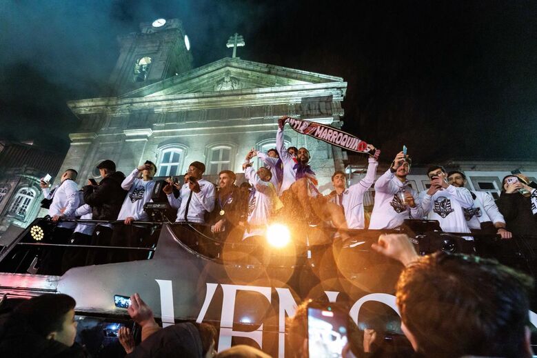 Enchente no Largo do Toural na celebração da conquista da Allianz Cup pelo V. Guimarães