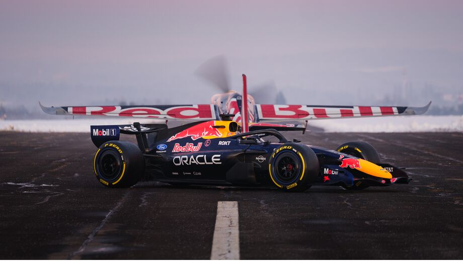 Red Bull revela novo carro com ajuda de um avião