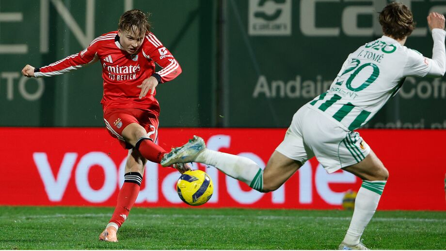 Schjelderup em ação no Rio Ave-Benfica