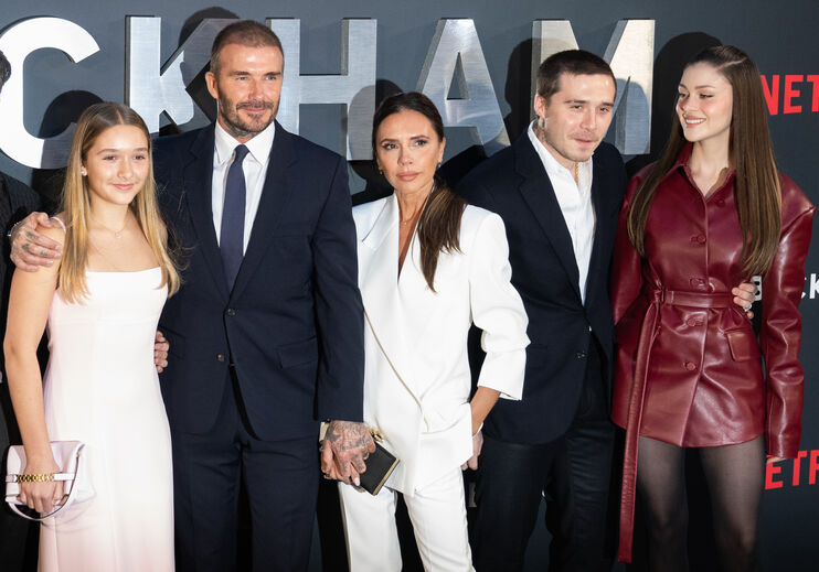Brooklyn Beckham e família em evento sobre saúde e laços familiares