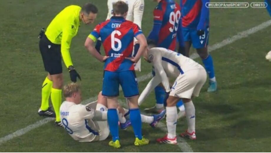 Victor Froholdt lesionou-se no pé direito