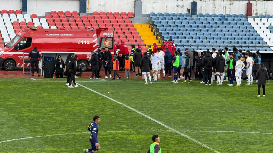 Treinador do Lourosa transportado para o hospital após sentir-se mal no final do jogo com o Chaves