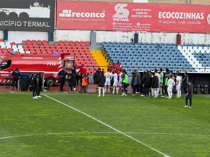 Treinador do Lourosa transportado para o hospital após sentir-se mal no final do jogo com o Chaves