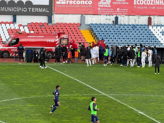 Treinador do Lourosa transportado para o hospital após sentir-se mal no final do jogo com o Chaves