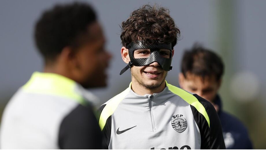 Eduardo Quaresma de máscara