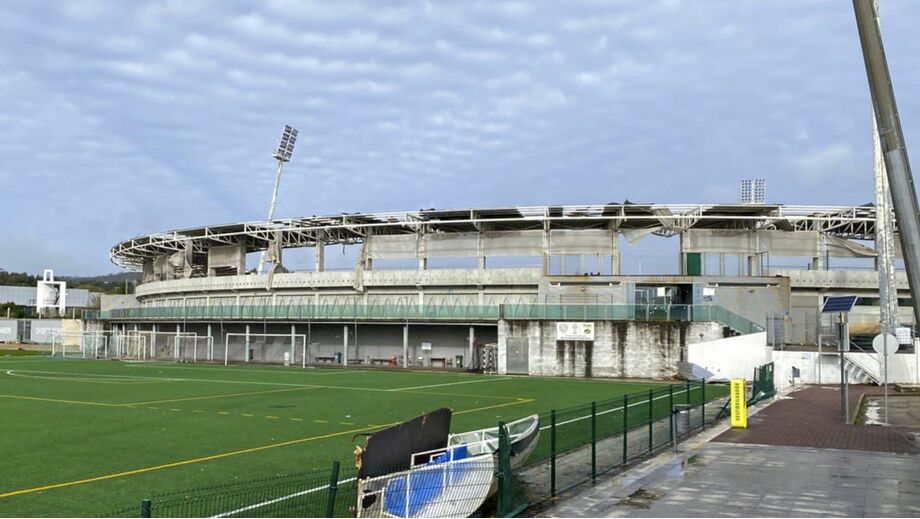 Estragos no Estádio Municipal de Rio Maior