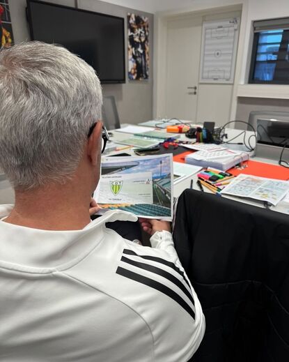 «A vida continua»: José Mourinho mostra-se a analisar o Tondela 