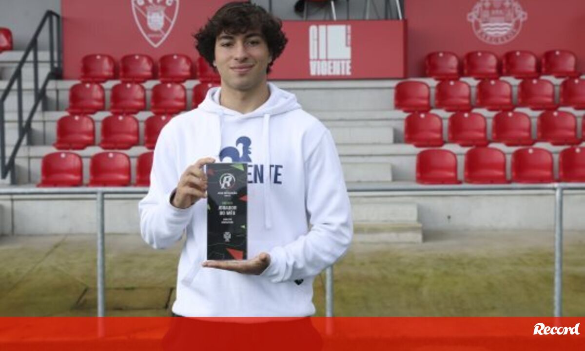 Bassco eleito jogador do m�s de janeiro da Liga Revela��o