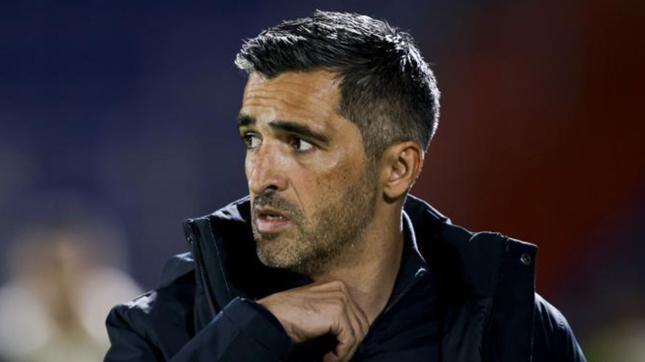 Custódio, figura do futebol, em momento de reflexão